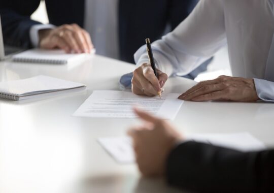 Cláusula de Efecto Material Adverso